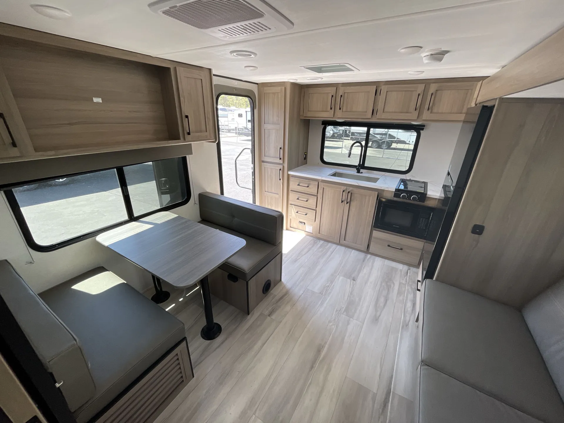 2025 Keystone Coleman Light 21RX - Photo 4