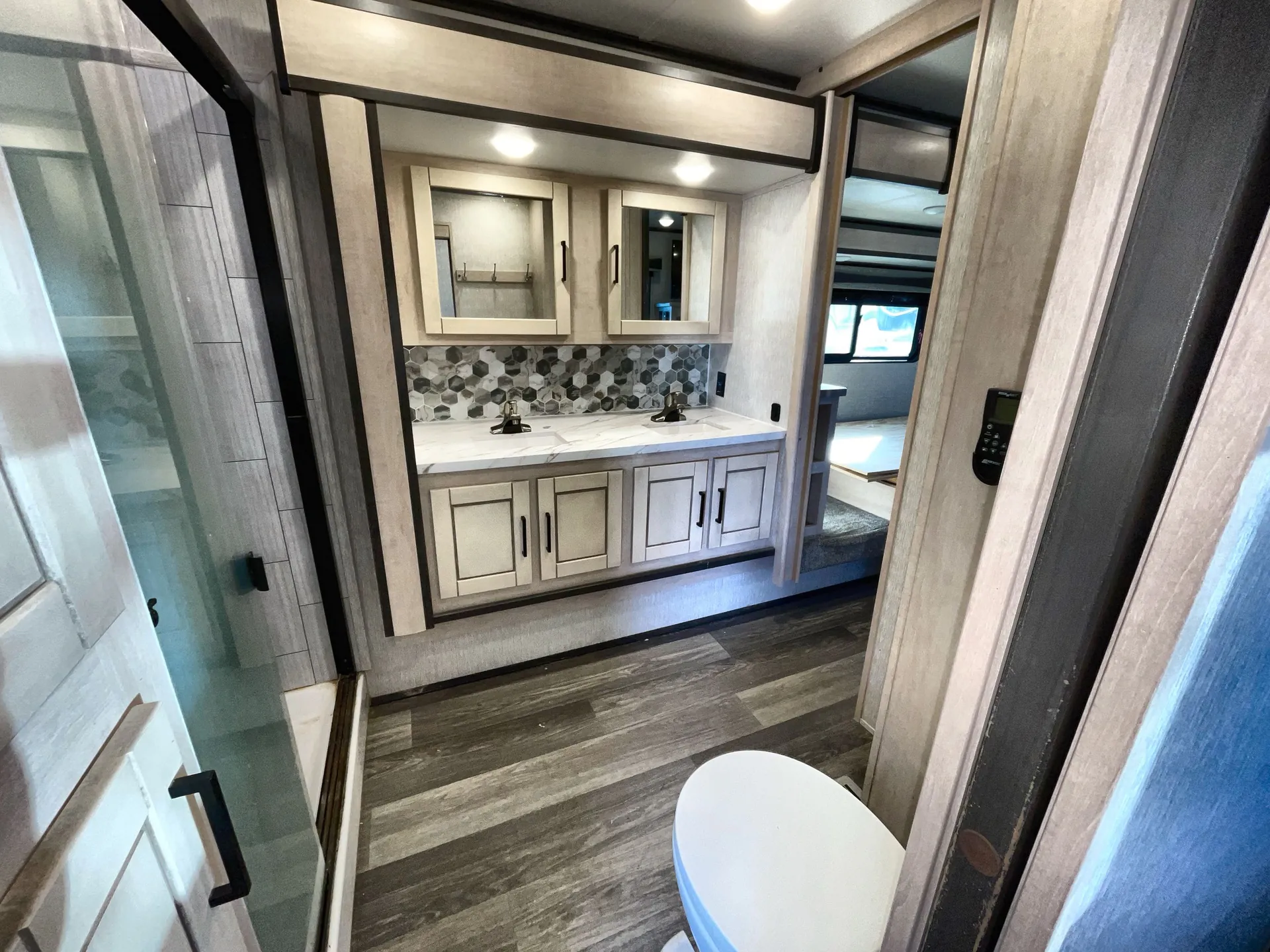 2024 CrossRoads Cameo CE3975CK — living area main
