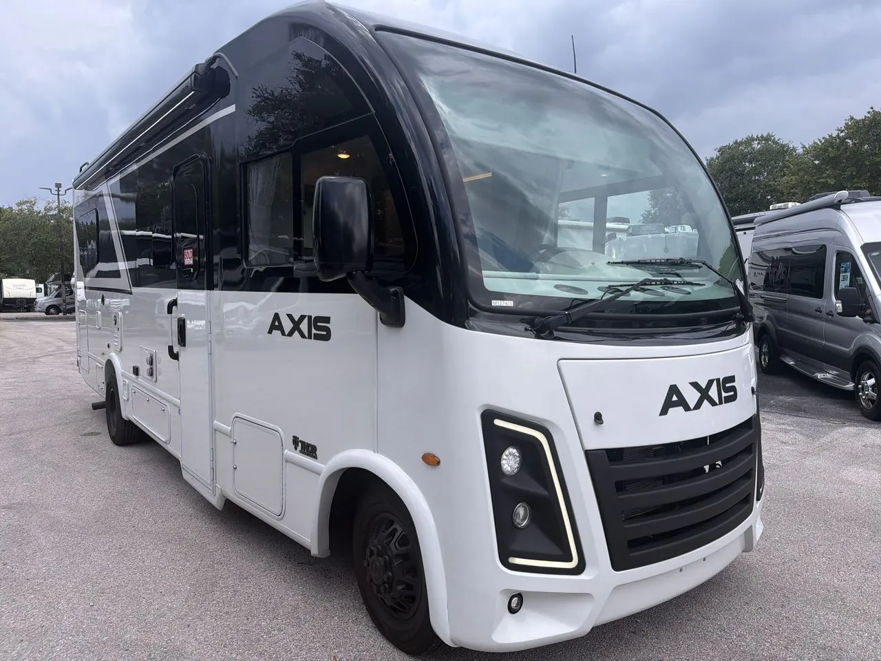 2026 Thor Motor Coach Axis 26.2 - Photo 2