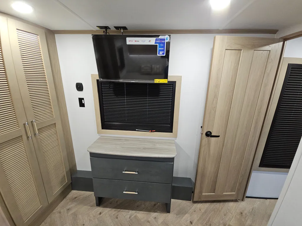 2026 Keystone Raptor 433, Photos photo 35