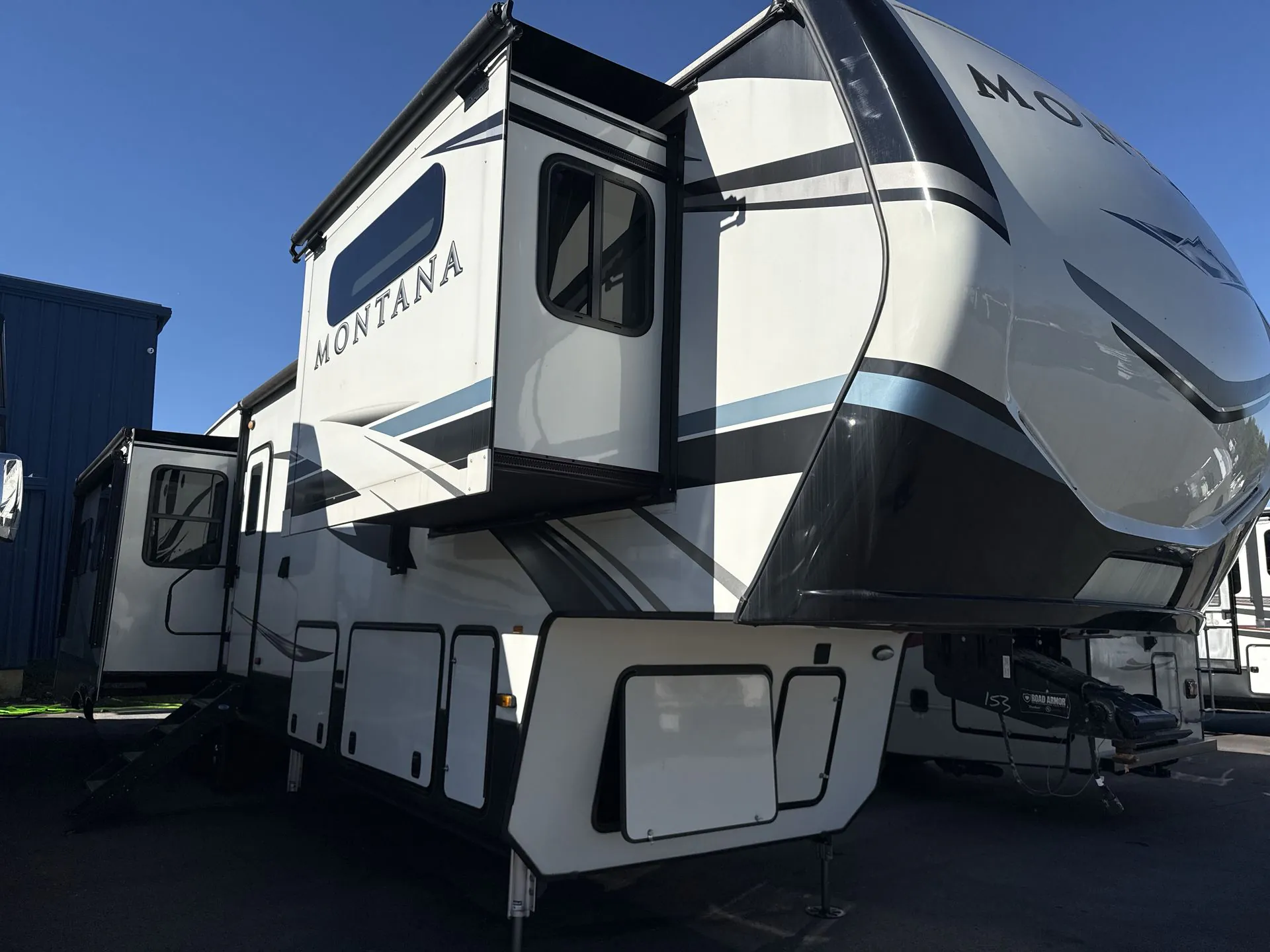 2020 Keystone Montana 3781RL - Photo 2