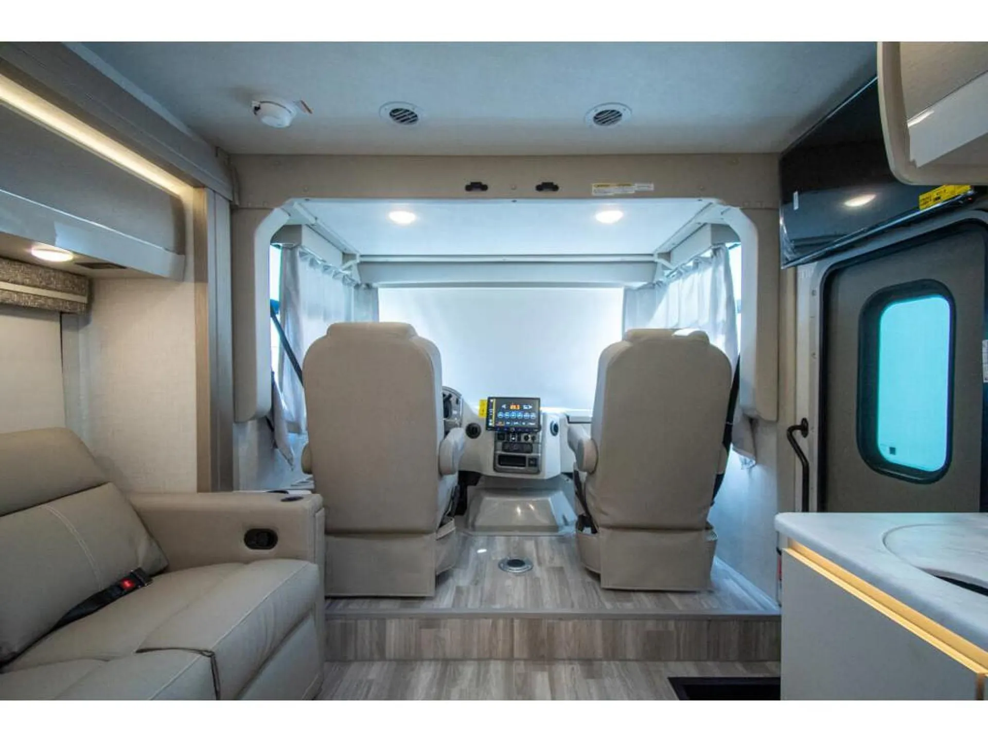 2026 Thor Motor Coach Axis 26.1 - Photo 4