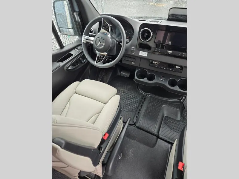 2027 Grech RV Strada-ion AWD TOUR - Photo 4