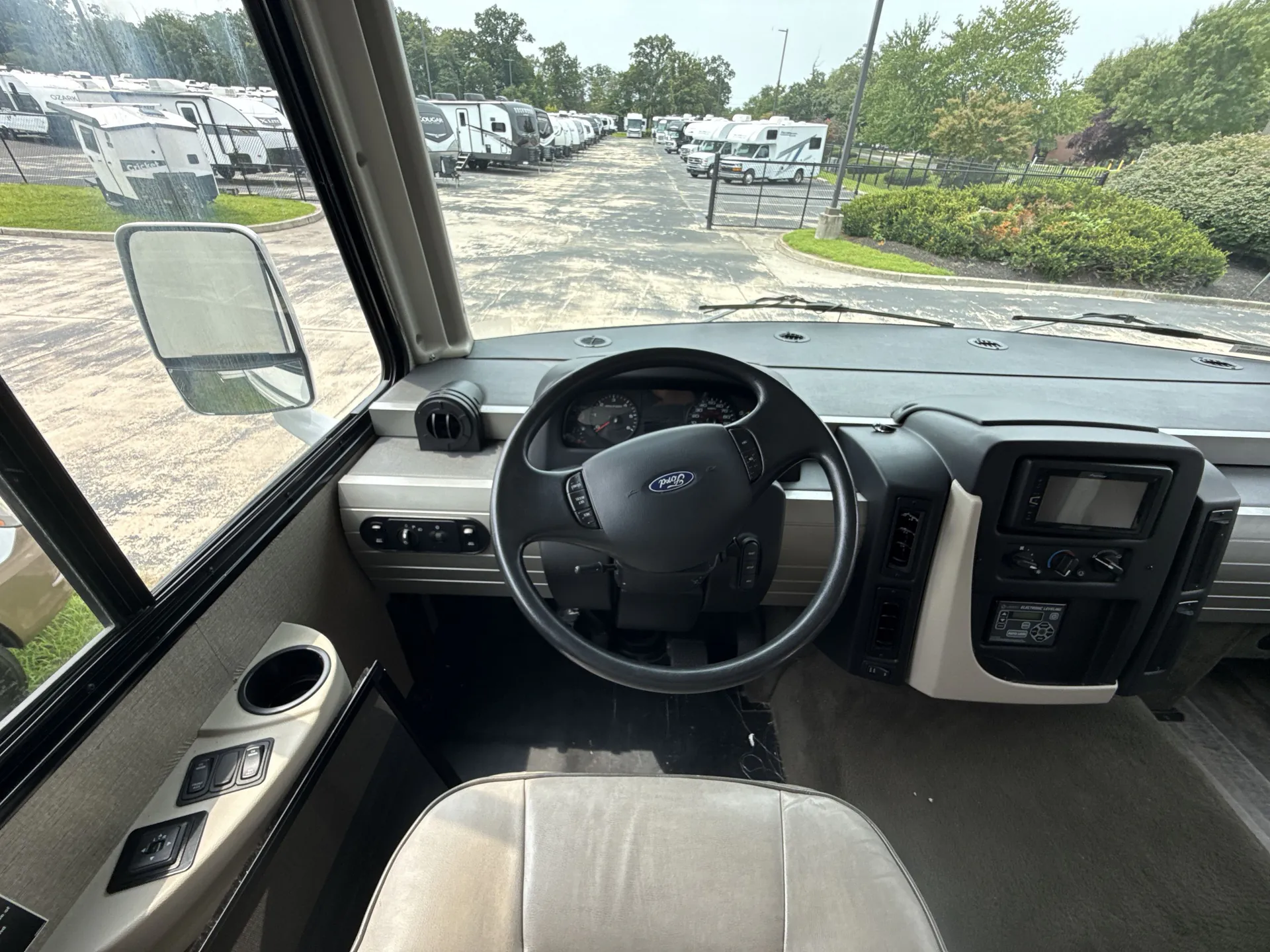2019 Winnebago Intent 29L — living area main