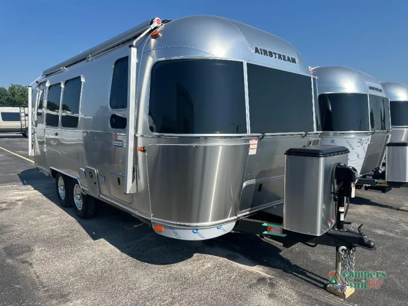 2025 Airstream International 23FB - Photo 2