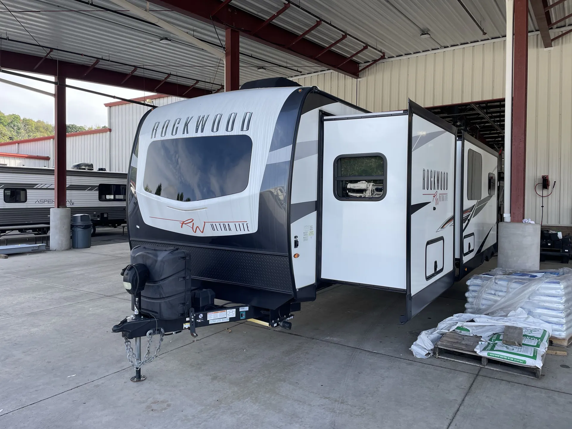 2022 Forest River Rockwood Ultra Lite 2911BS — off campside