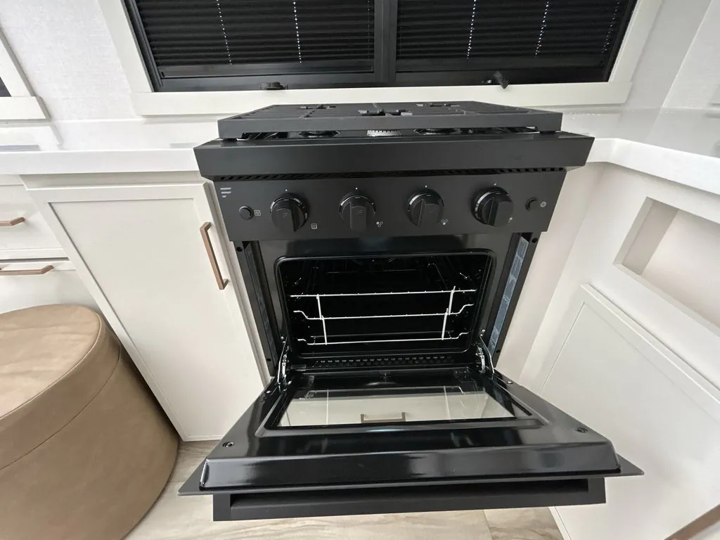 2027 Brinkley Model Z 2680, Photos photo 31