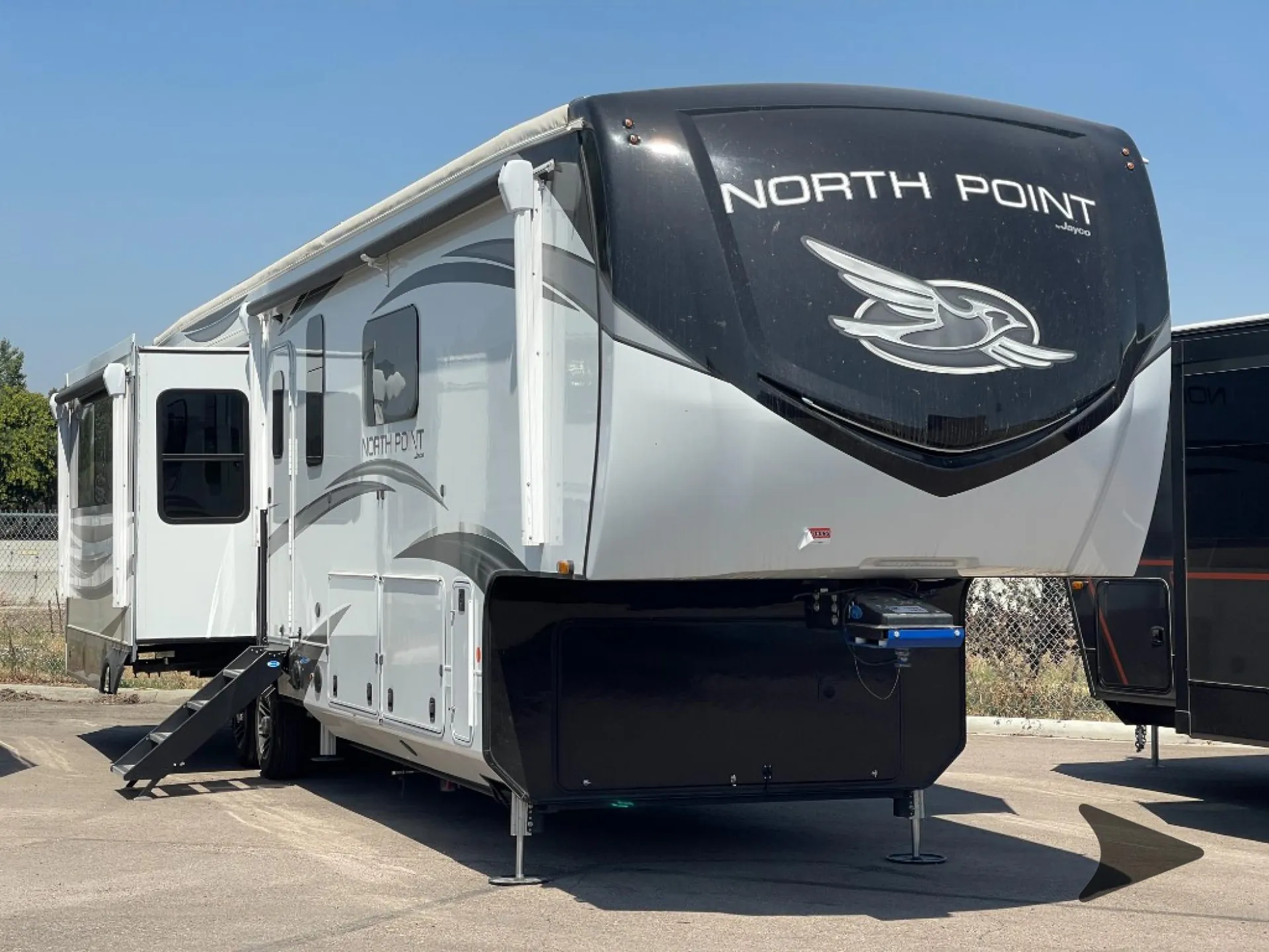 2024 Jayco North Point 387FBTS - Photo 2