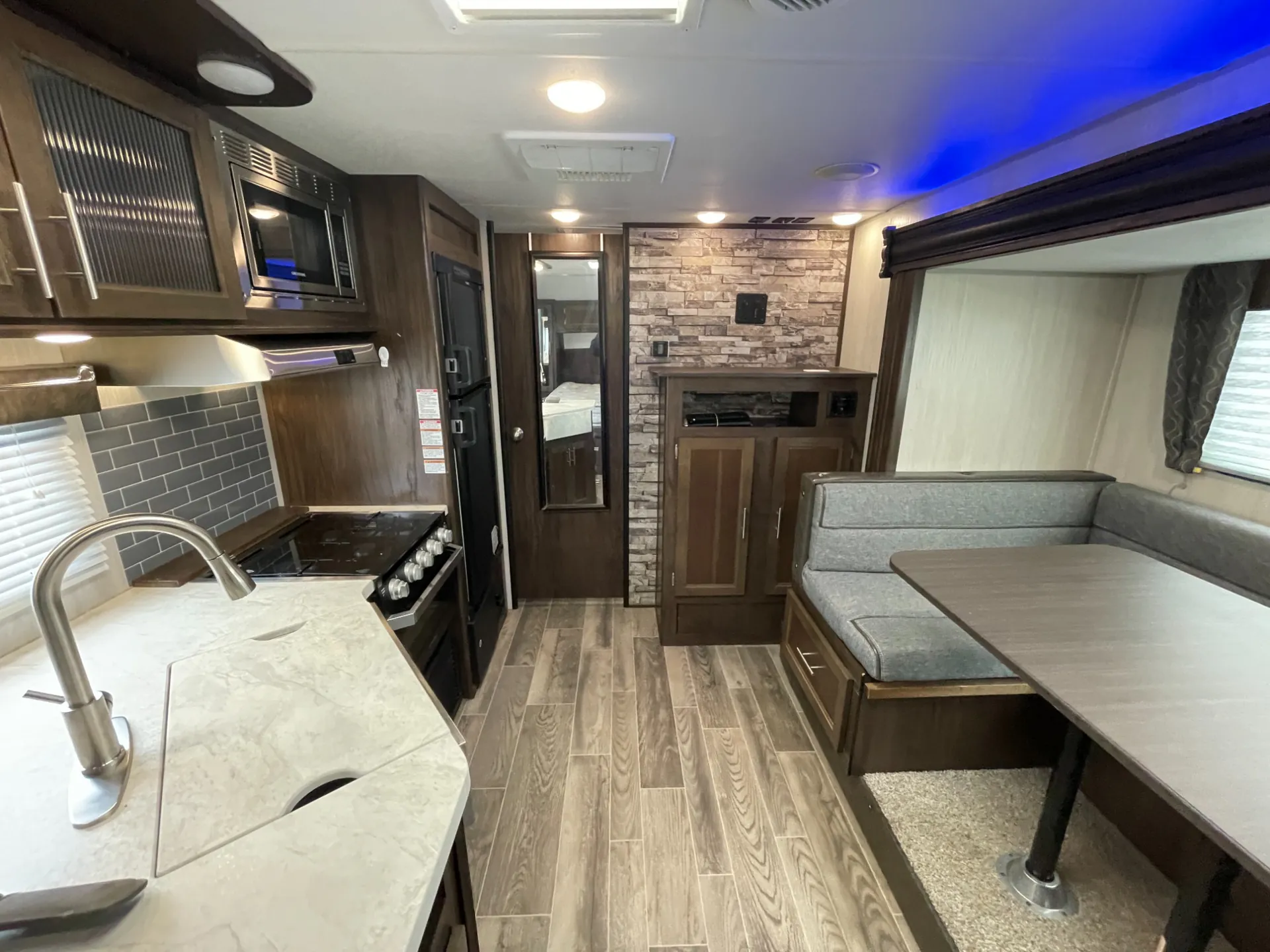 2019 Forest River Cherokee Grey Wolf 27RR - Photo 2