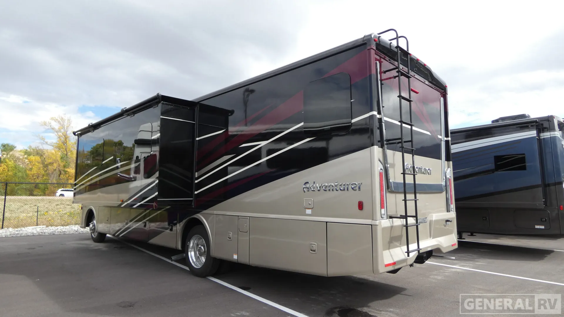 2025 Winnebago Adventurer 35F - Photo 4