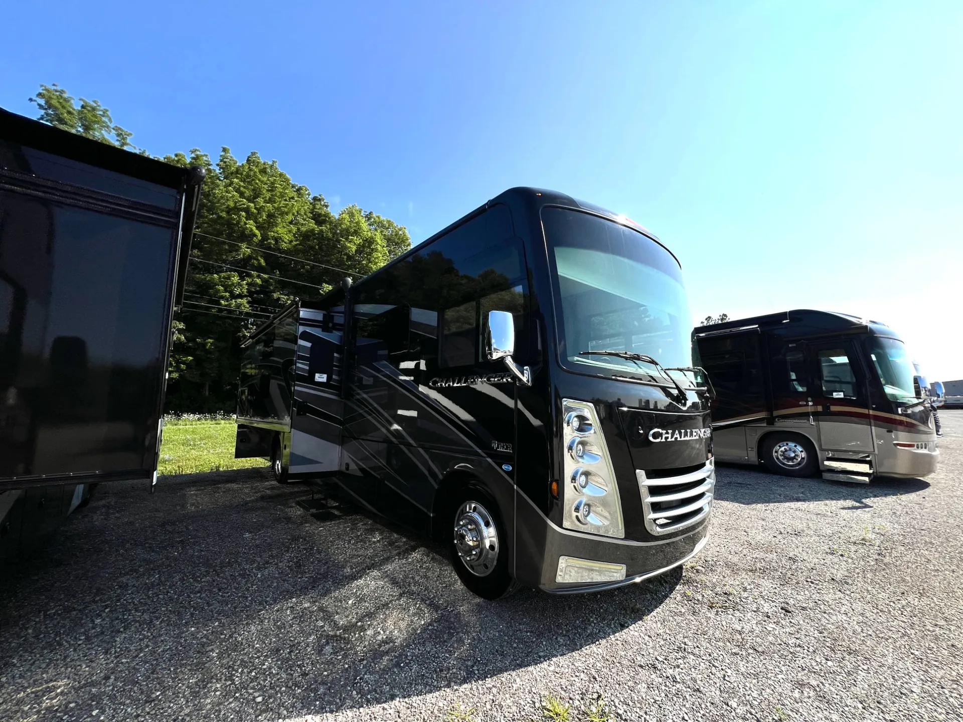 2021 Thor Motor Coach Challenger 37DS - Photo 2