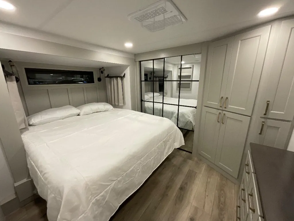 2025 Brinkley Model G 4100, Photos photo 40