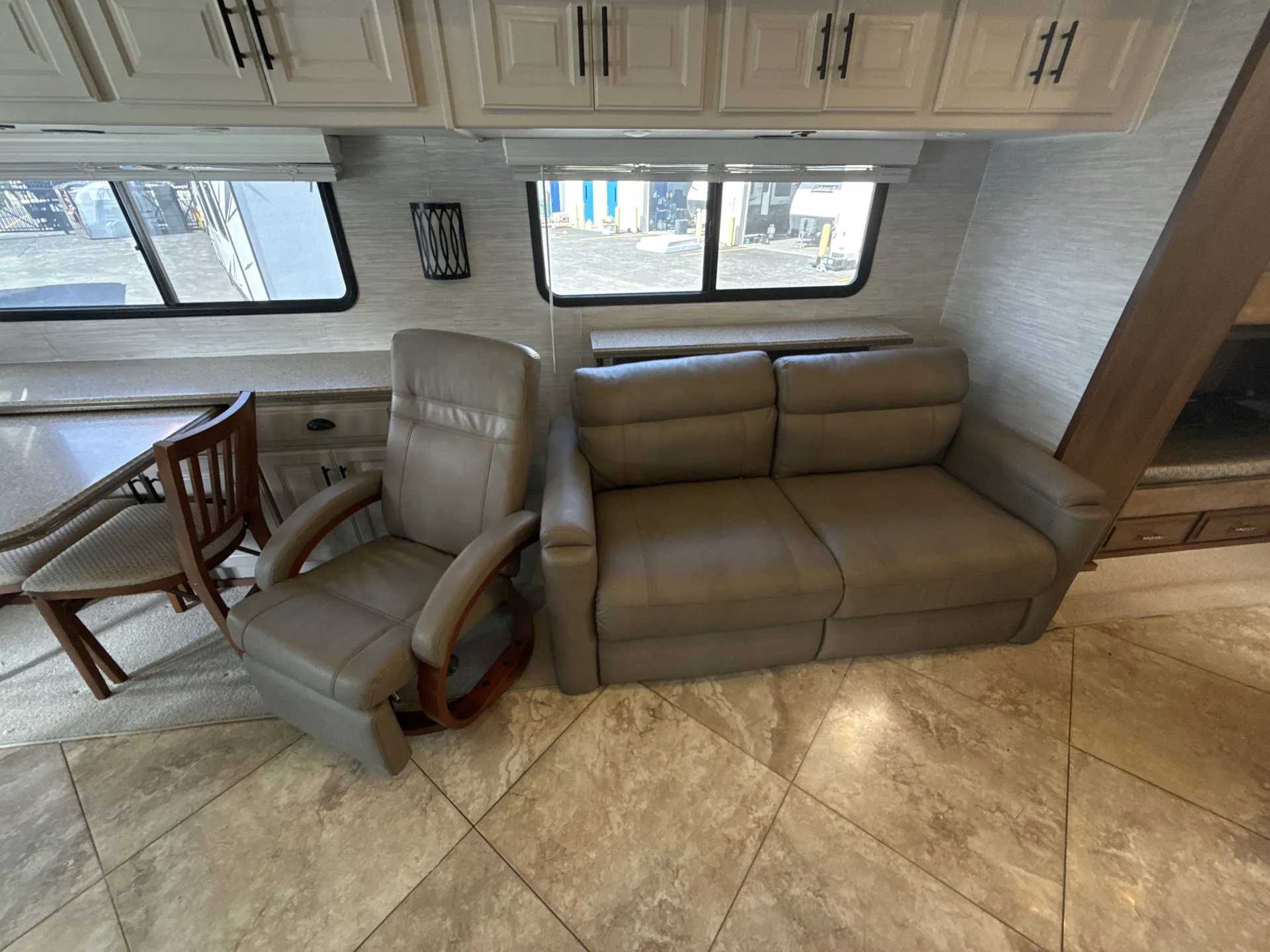 2014 Fleetwood Discovery 40G — living area main