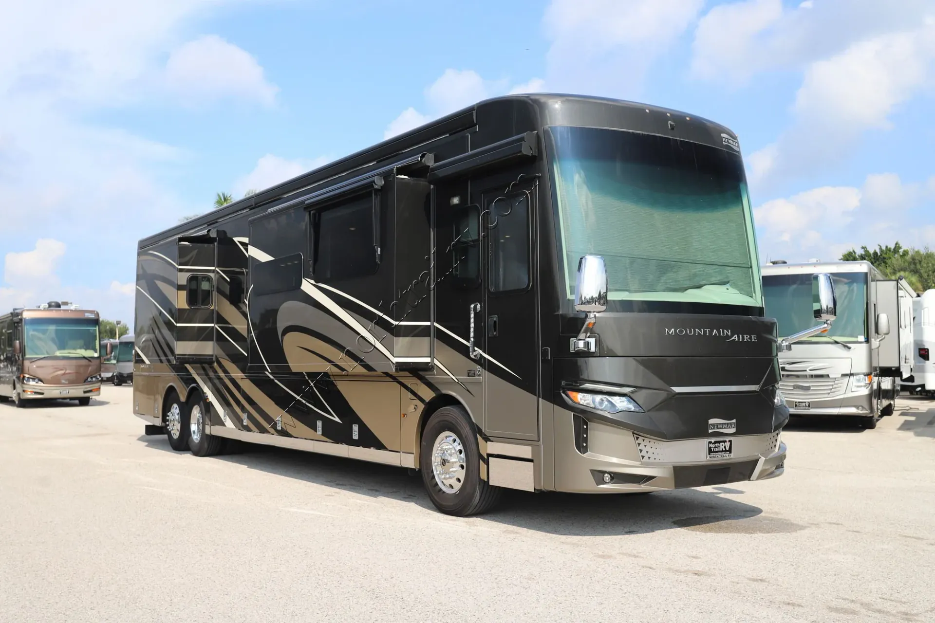 2020 Newmar Mountain Aire 4535 - Photo 3