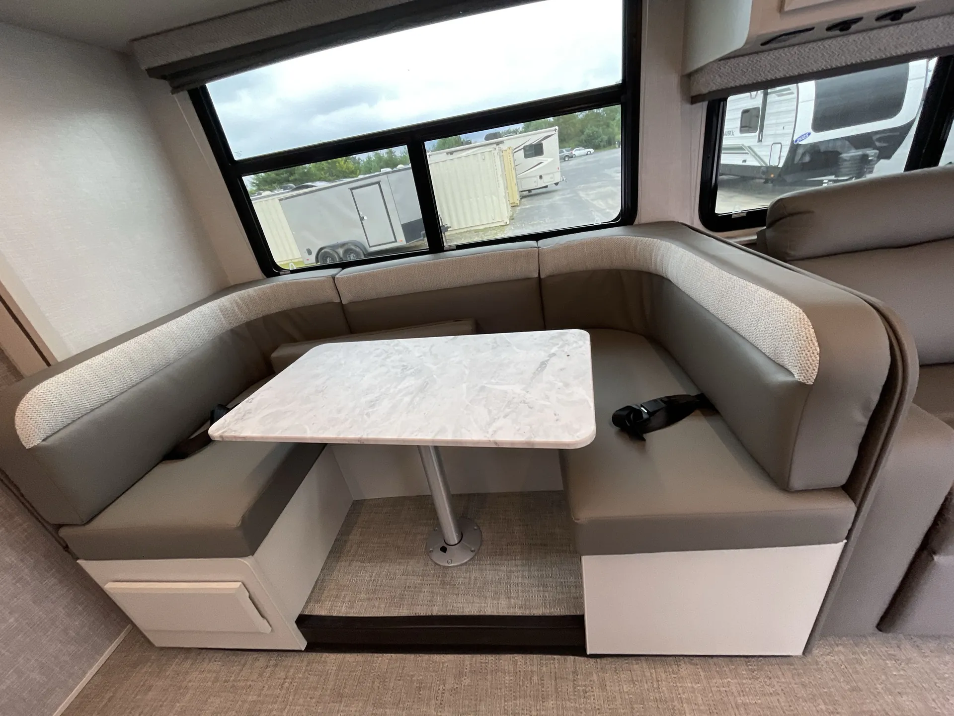2026 Holiday Rambler Incline 29H — living area main