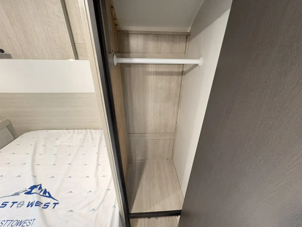 2027 East to West Della Terra 280BH, Photos photo 17