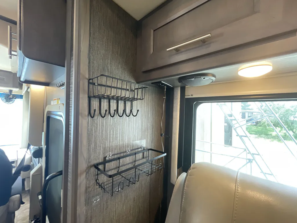 2021 Thor Motor Coach Challenger 35MQ, Photos photo 36