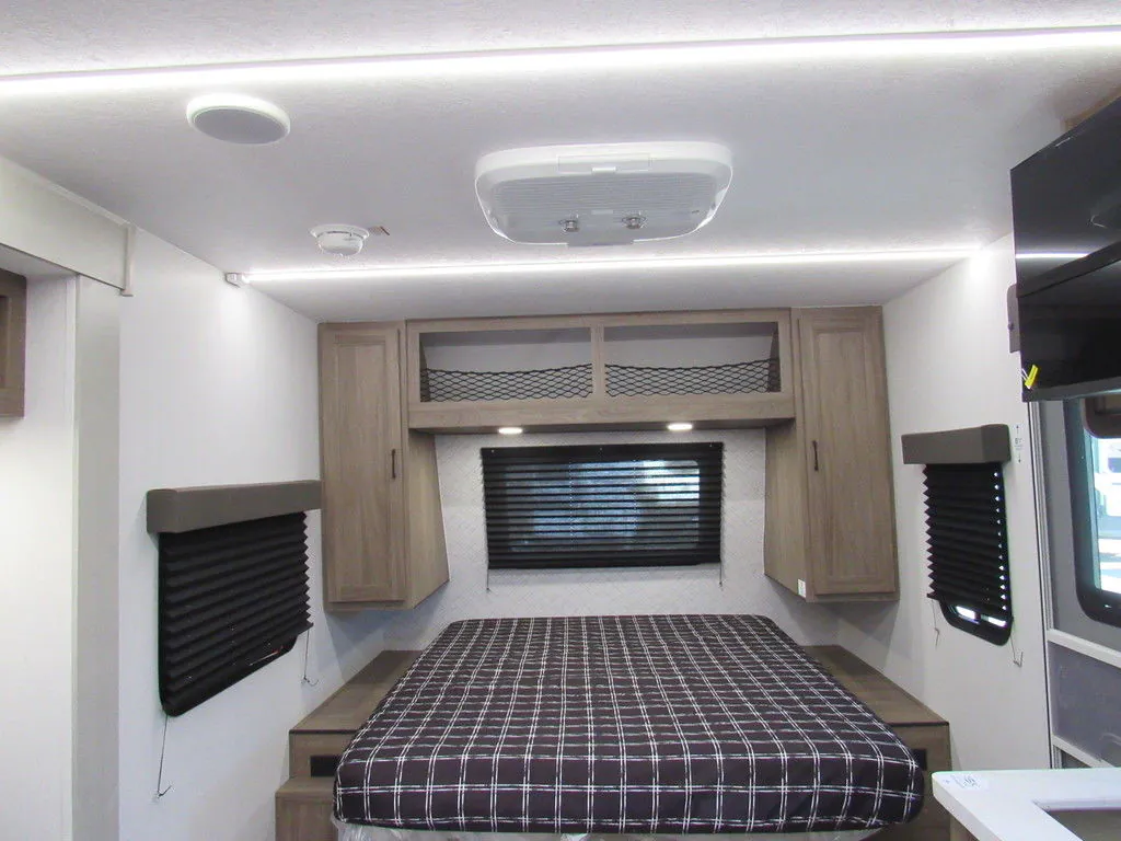 2026 Coachmen Freedom Express Select 18SE, Photos photo 10