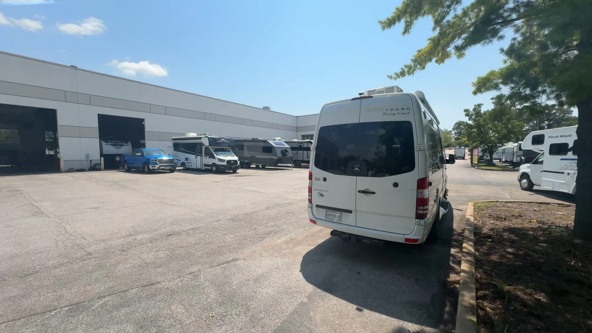 2015 Winnebago Era 70A - Photo 3