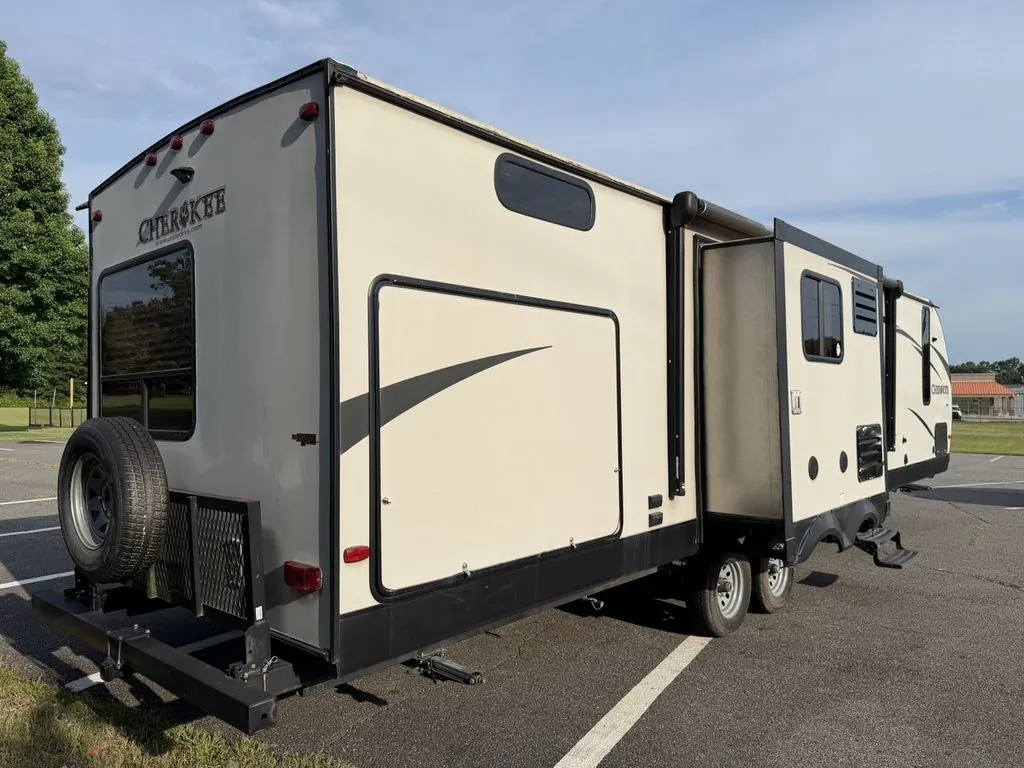2016 Forest River Cherokee 304BH, Photos photo 8