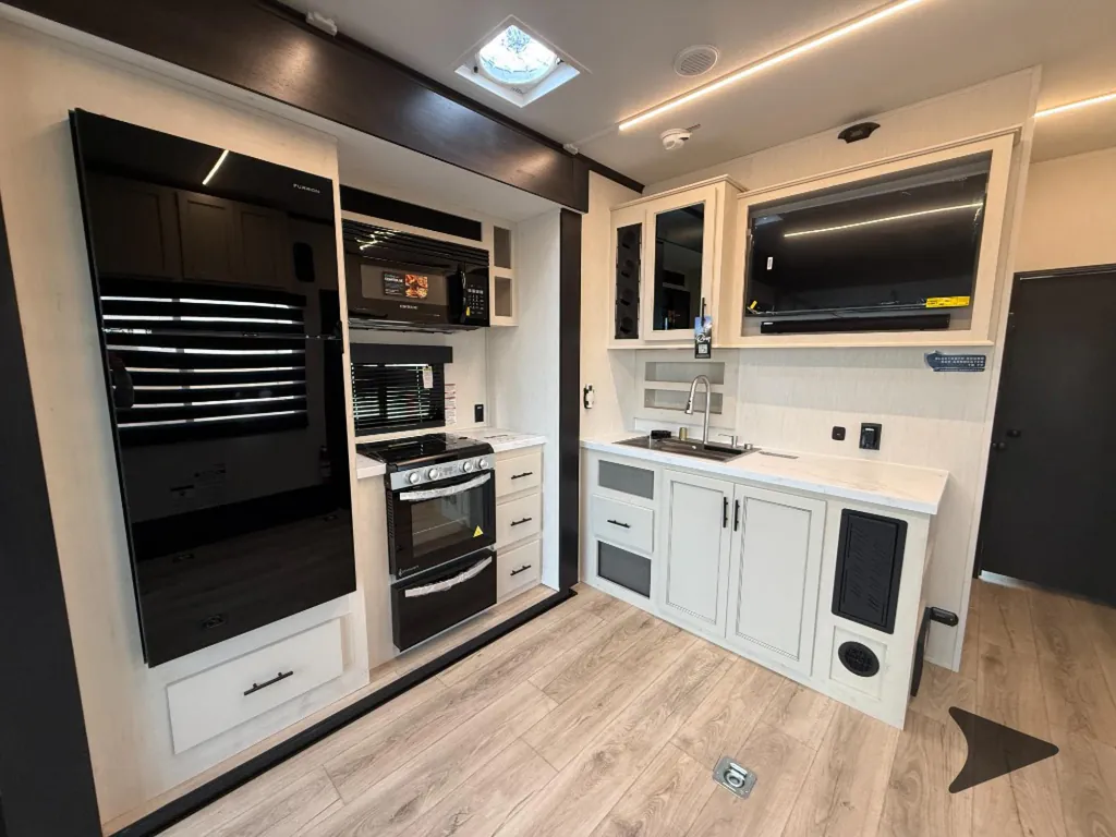 2026 Forest River Vengeance Rogue Armored 26L140, Photos photo 29