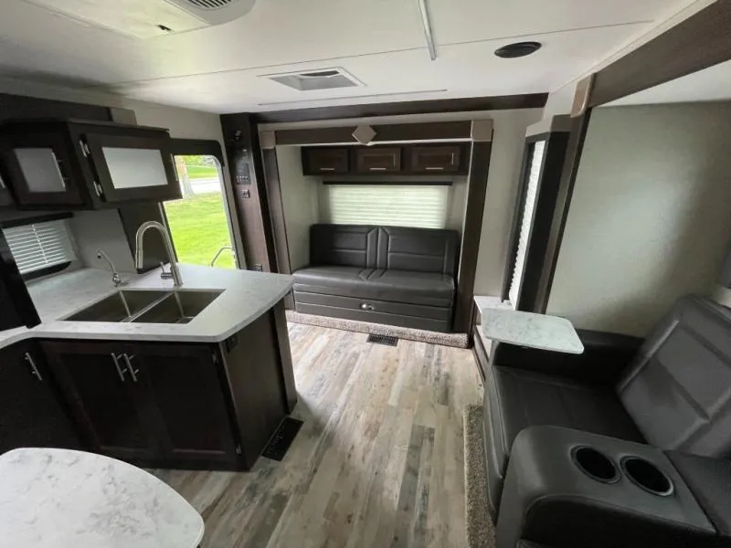 2022 Eagle Cap Campers Eagle Cap Used    1200 - Photo 3