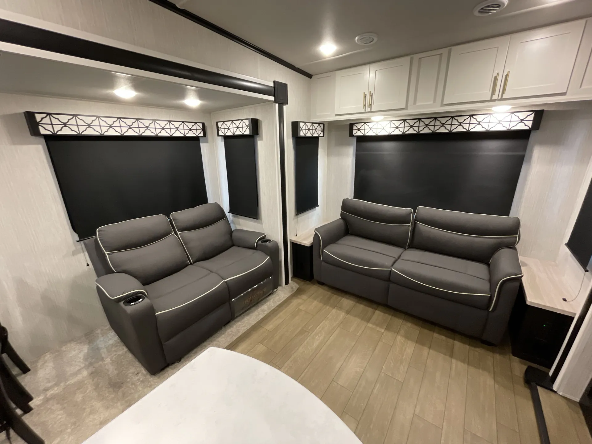 2022 Forest River Wildcat 333RLBS — living area main