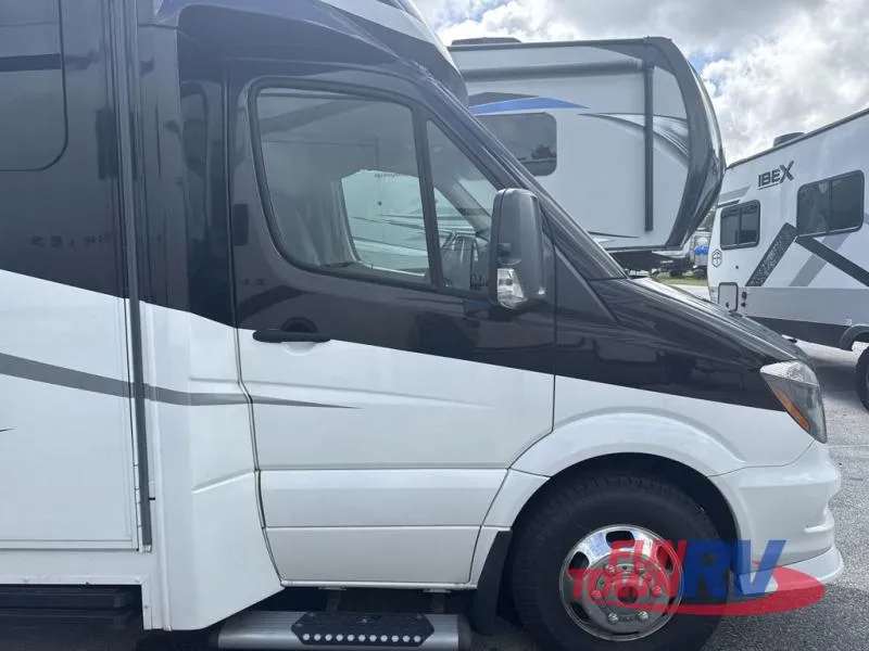 2017 Renegade Vienna 25VMBS - Photo 2