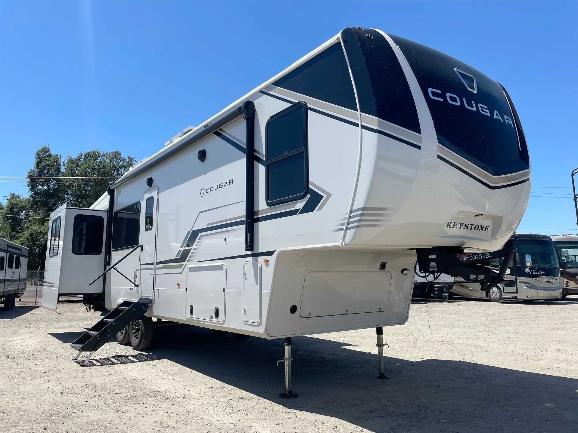 2027 Keystone Cougar 320RDS - Photo 2