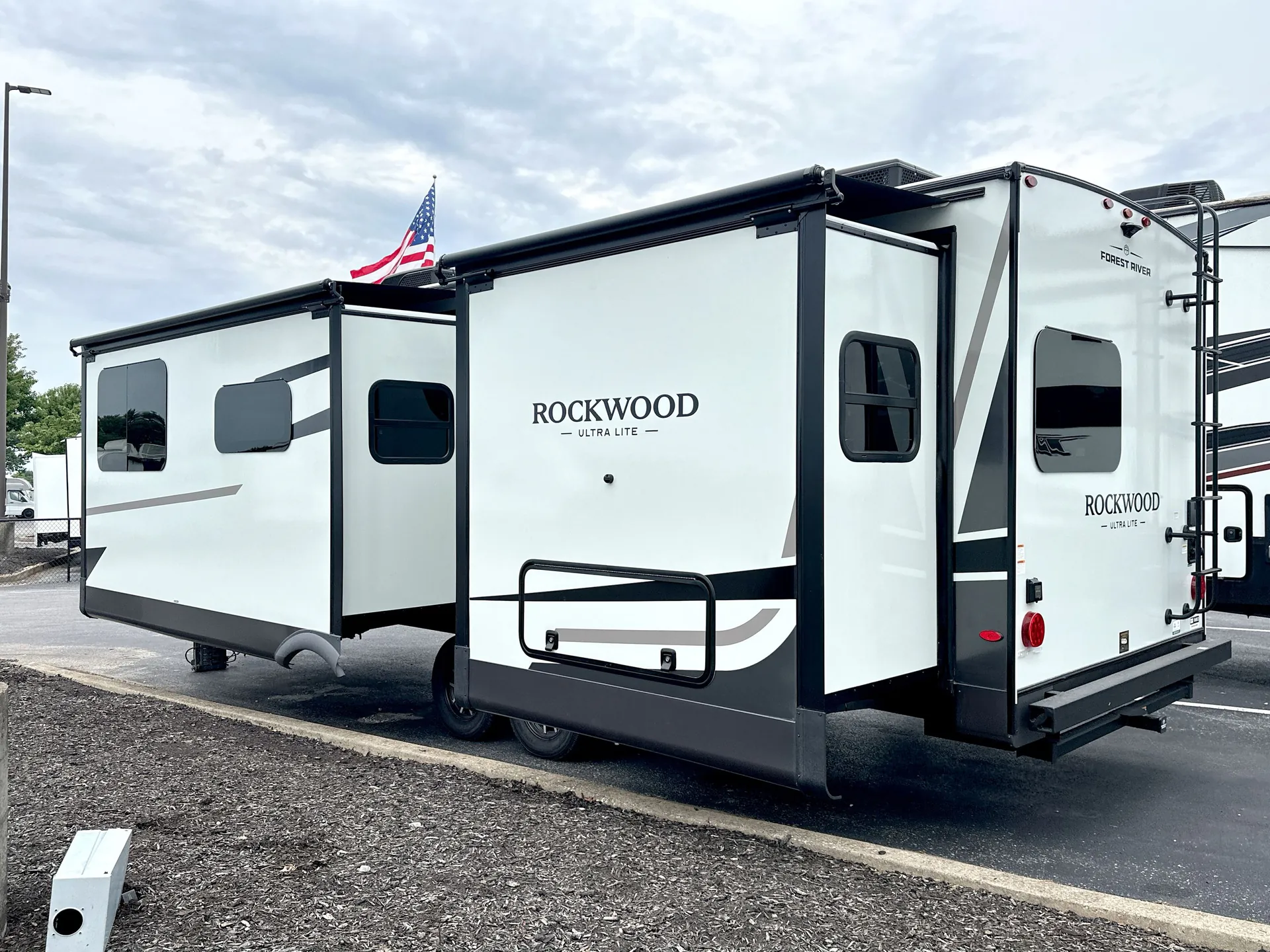 2027 Forest River Rockwood Ultra Lite 2608BS — off campside