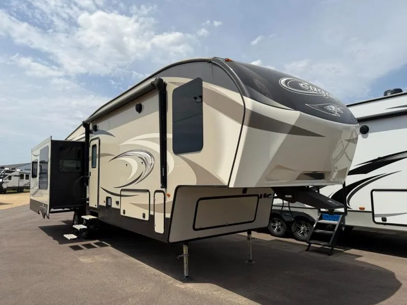 2017 Keystone RV Cougar 333MKS - Main photo