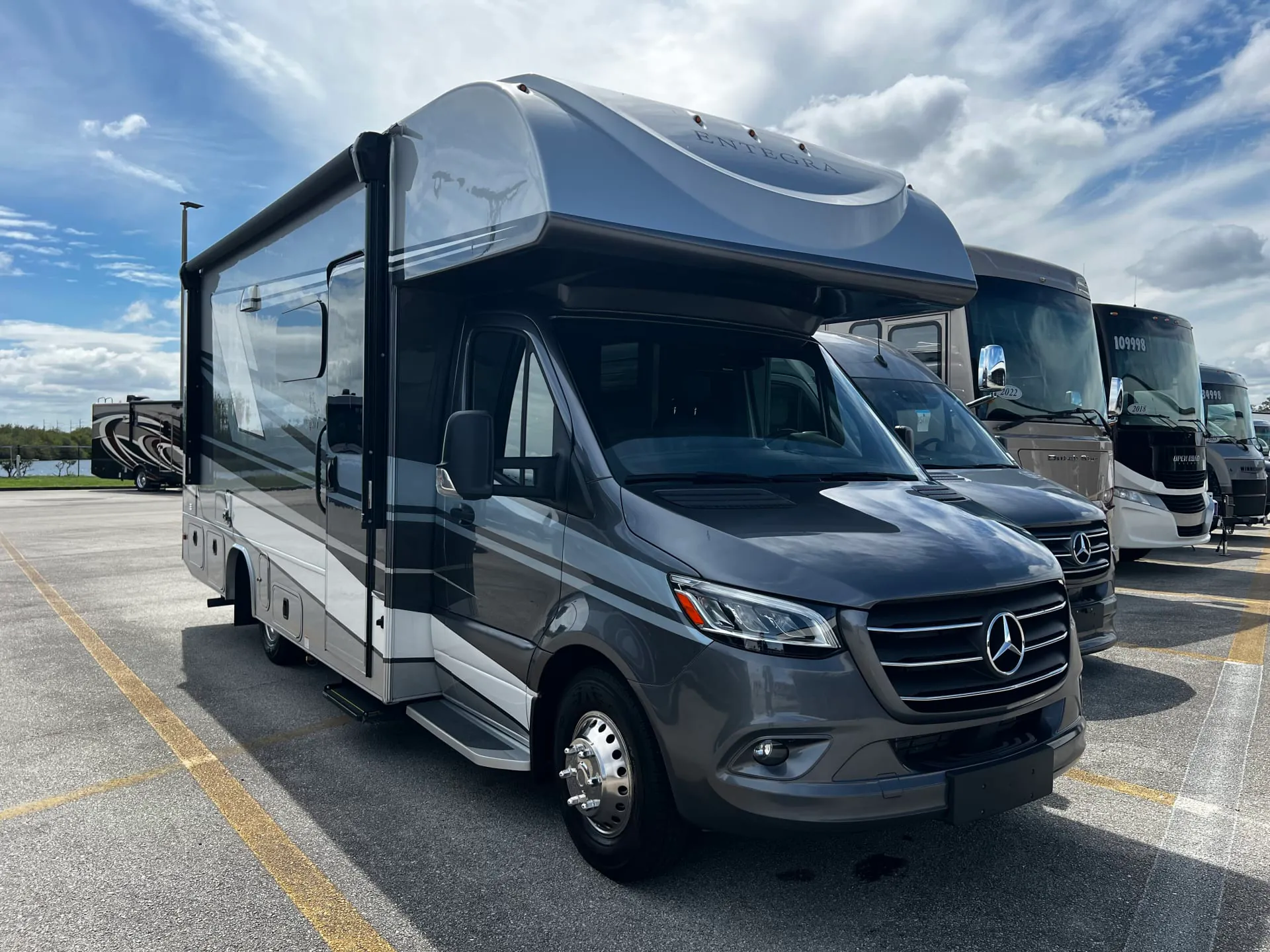 2025 Entegra Coach Qwest SE 24R - Photo 2