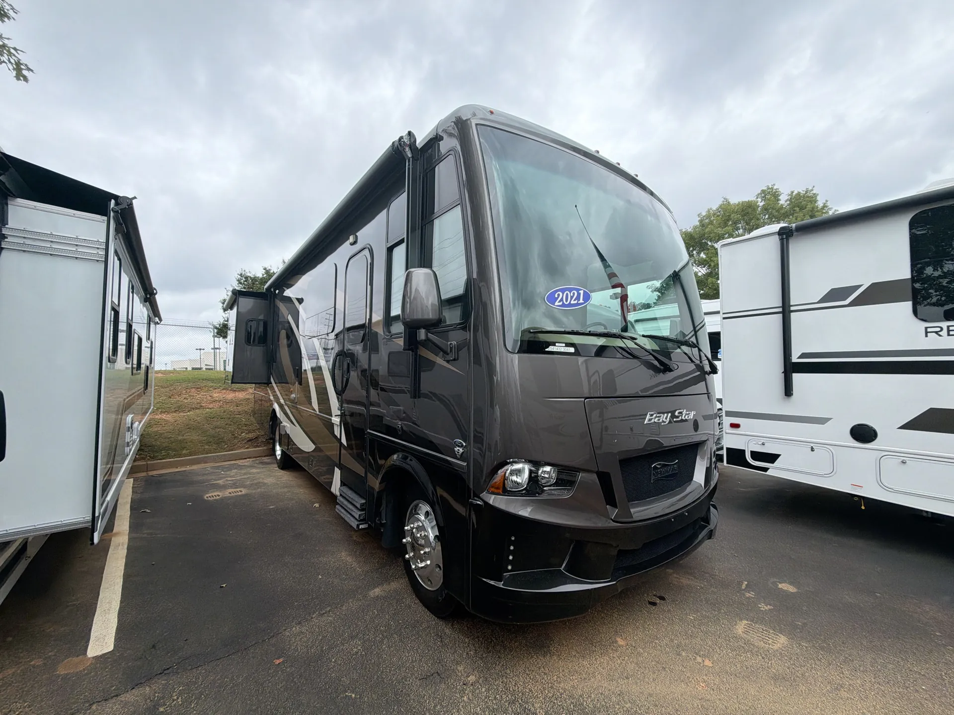 2021 Newmar Bay Star 3014 - Photo 2
