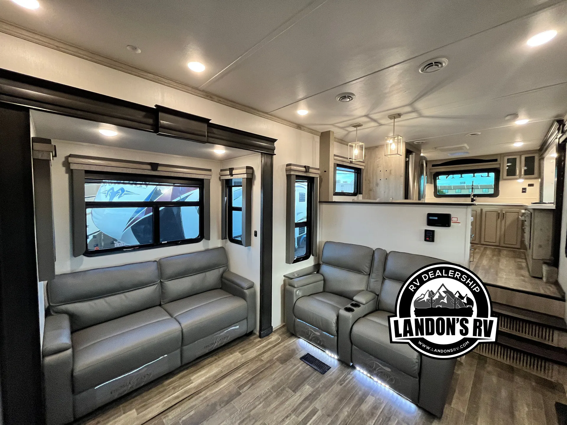 2022 Keystone Alpine 3790FK dealer photo 1 from Landon's RV