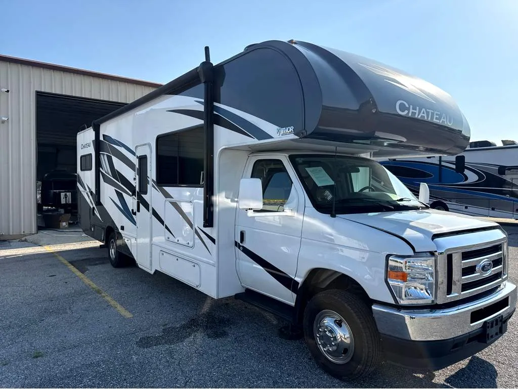 2024 Thor Motor Coach Chateau 31WV - Photo 2