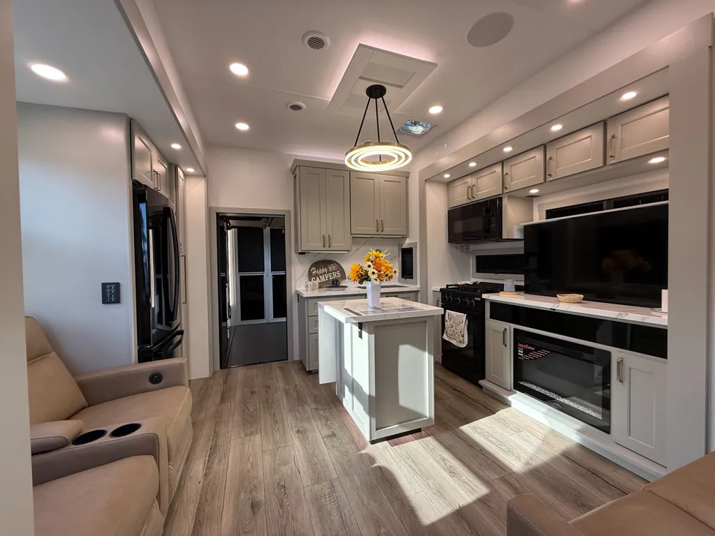 2026 Brinkley Model G 3520, Photos photo 5