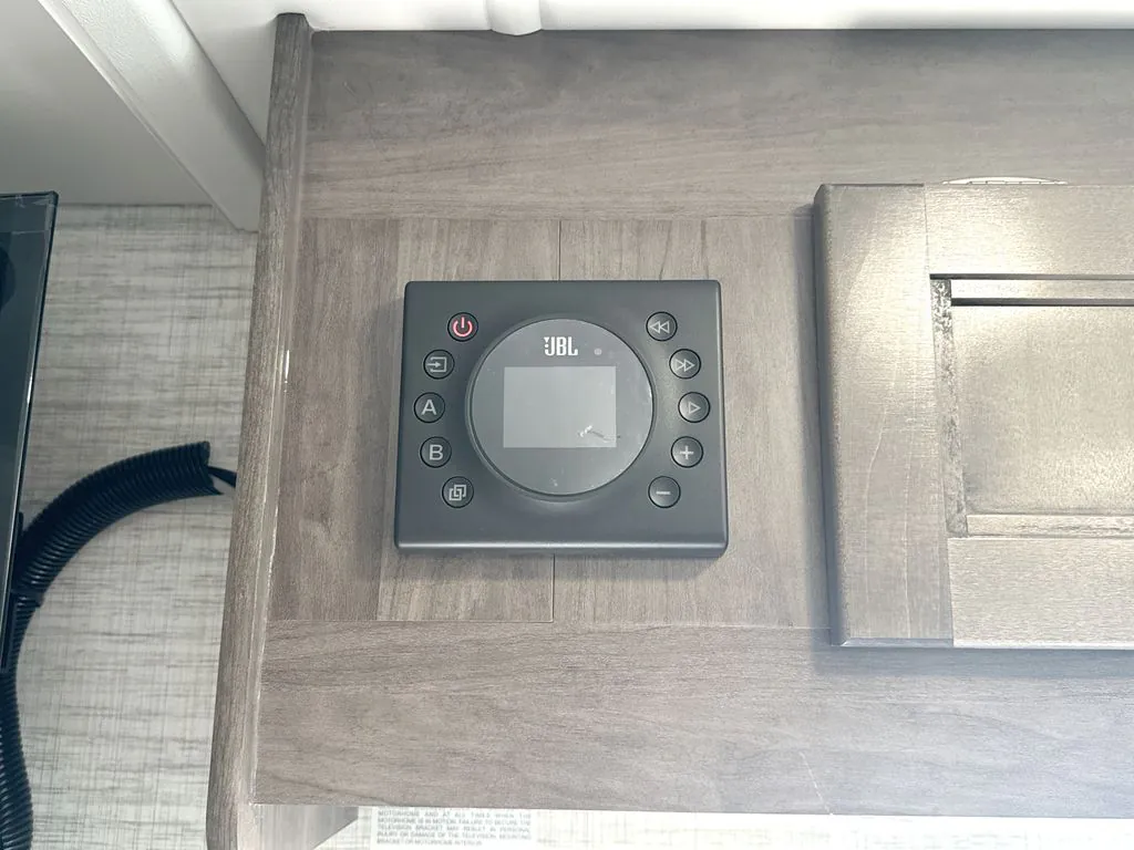 2025 Jayco Melbourne 24L - Photo 4
