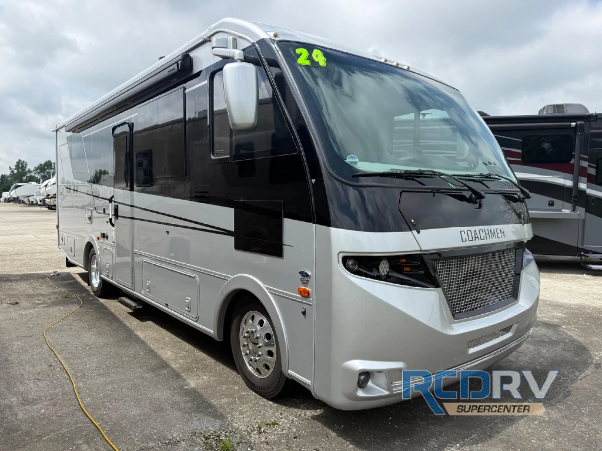 2024 Coachmen Euro 25EU - Photo 2
