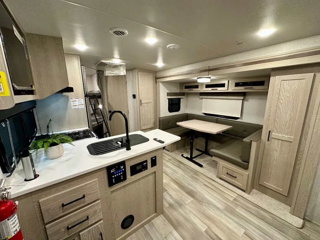 2023 Forest River Flagstaff Micro Lite 25BRDS, Photos photo 3