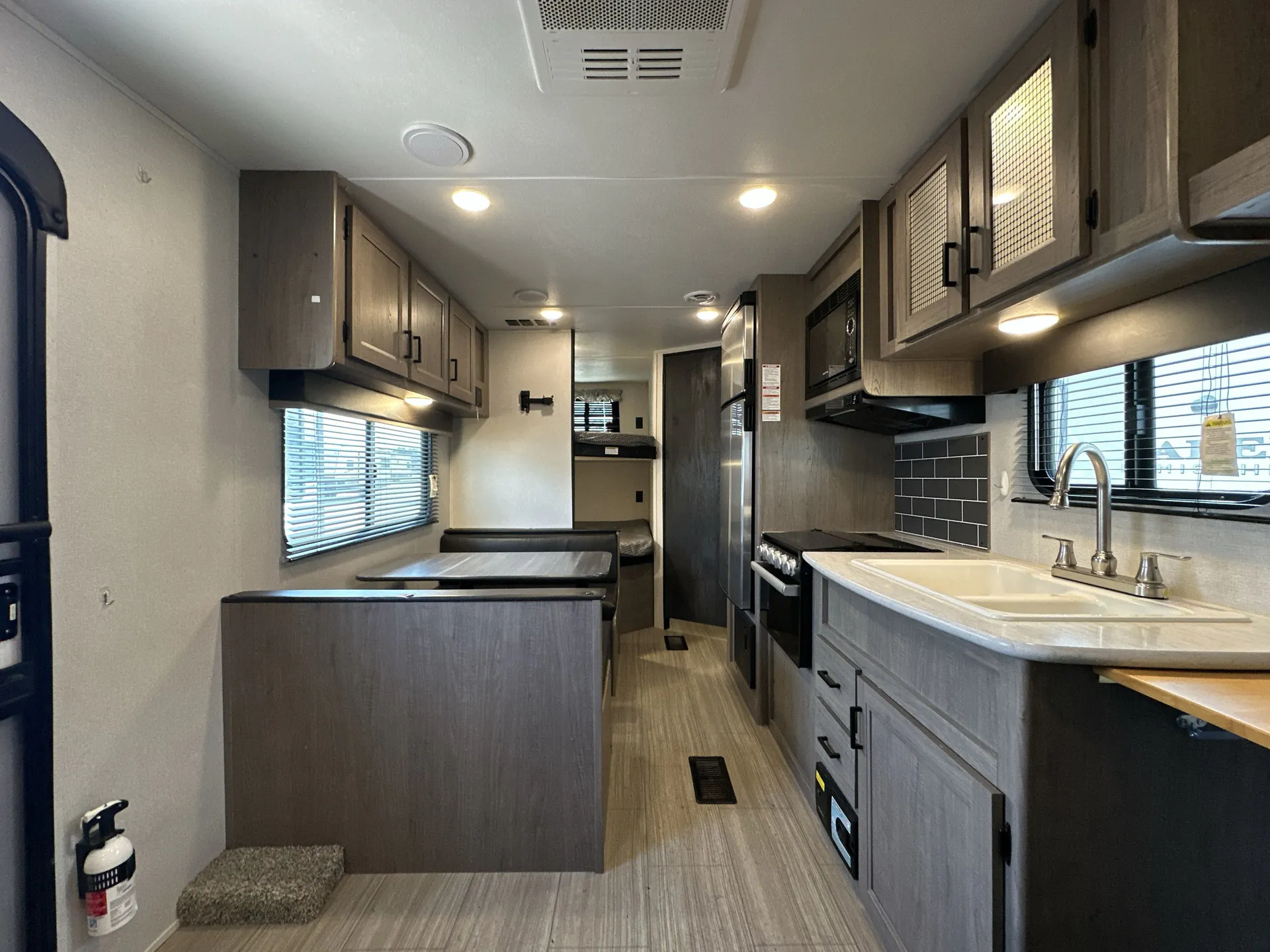 2021 Keystone Hideout 262BH — living area main