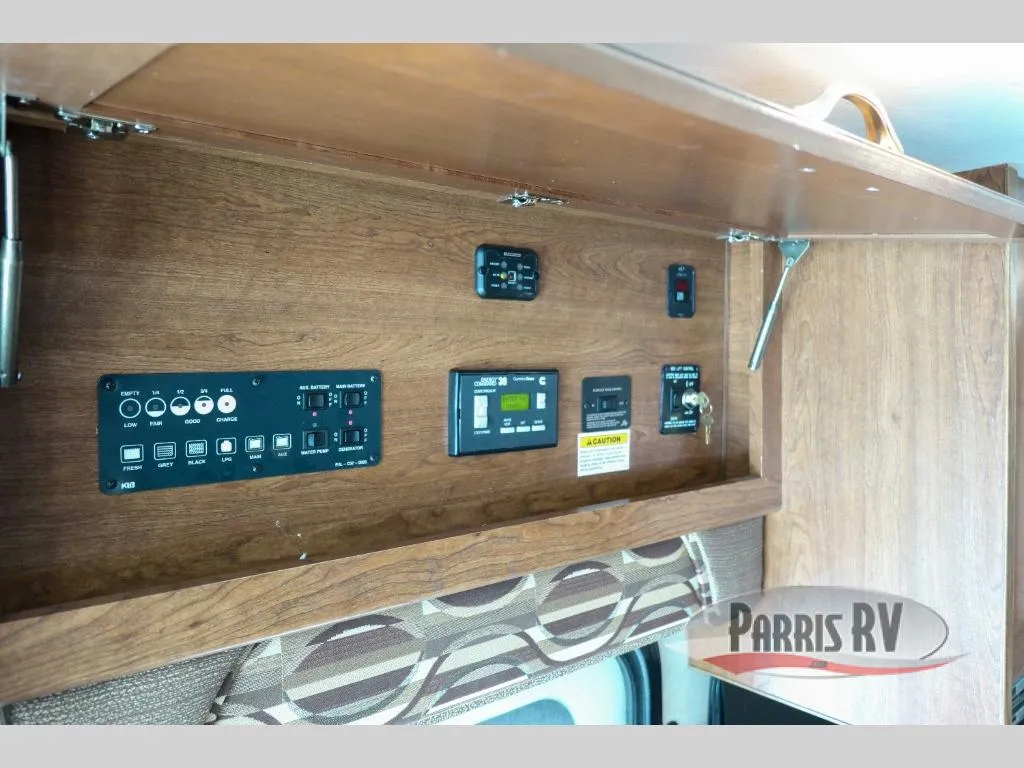 2017 Fleetwood RV Storm 32A - Photo 4