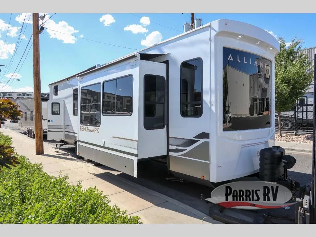 2026 Alliance RV Benchmark 42LFT - Photo 2