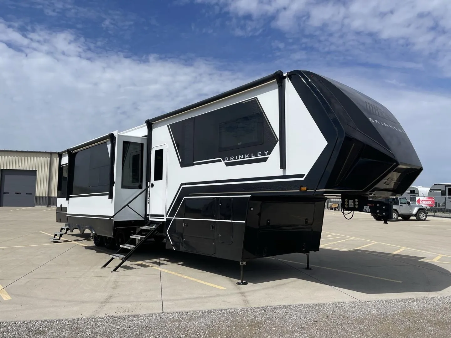 2027 Brinkley Model G 3950 - Photo 2