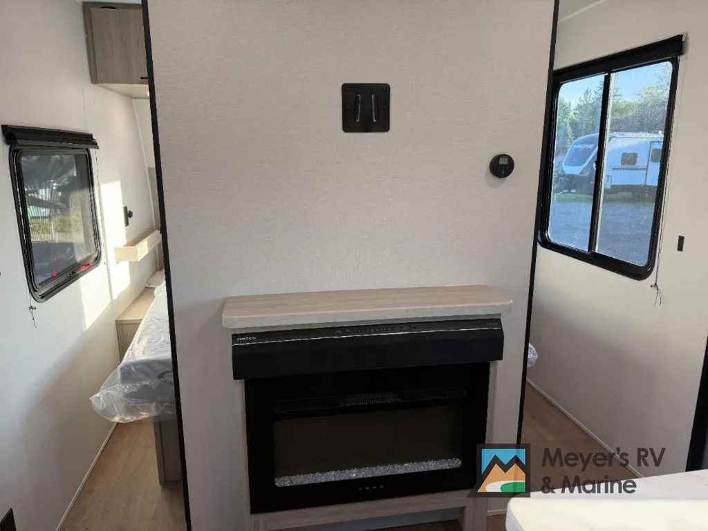 2027 East to West Della Terra 280BH, Photos photo 13