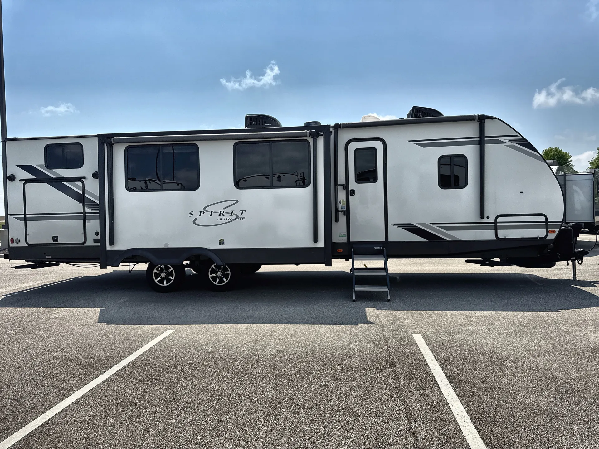 2020 Coachmen Spirit Ultra Lite 3379BH - Photo 2