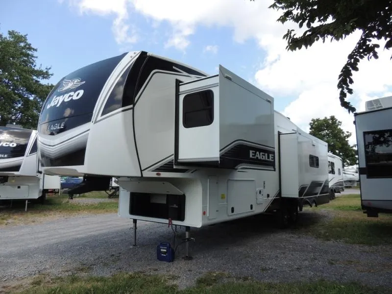 2026 Jayco Eagle 321RSTS - Photo 4