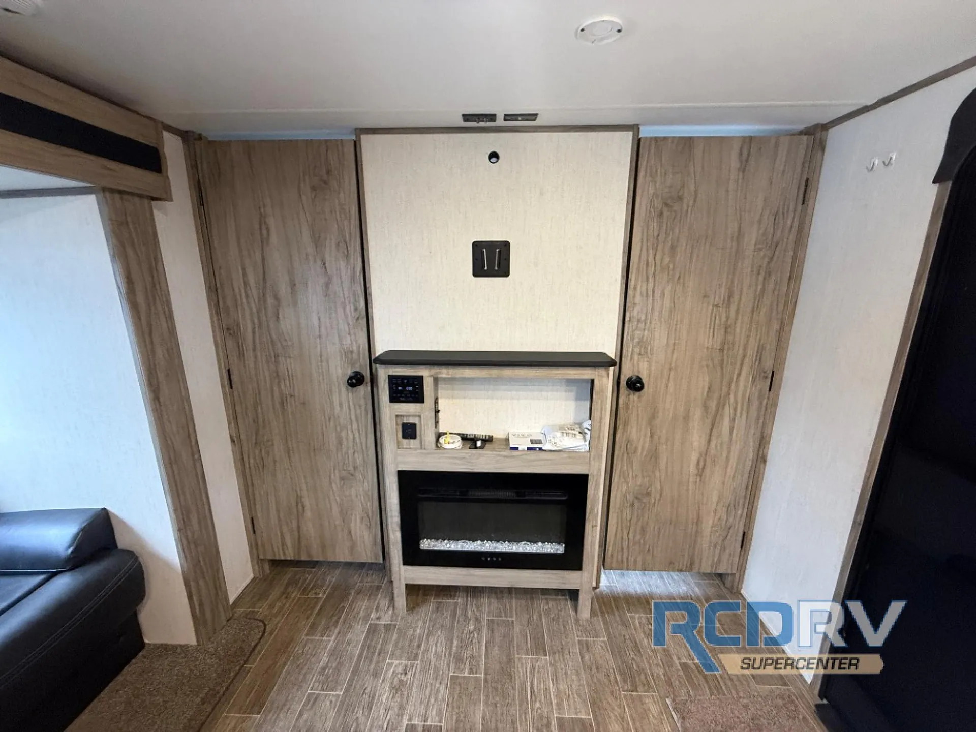 2021 Forest River Cherokee Alpha Wolf 26DBH-L — Photo 7