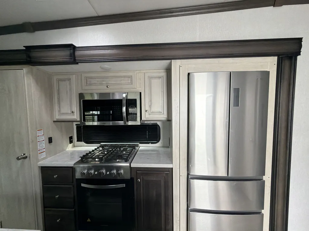 2022 Forest River Cardinal Luxury 380RLX, Photos photo 8