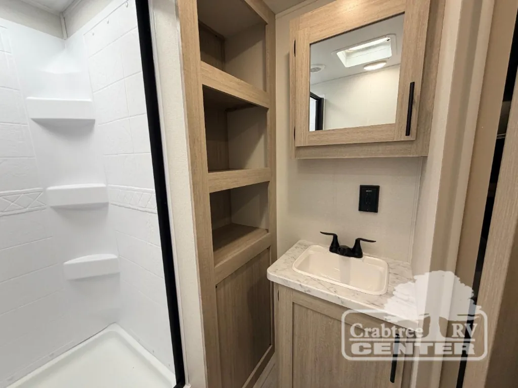 2027 East to West Della Terra 272RL, Photos photo 12