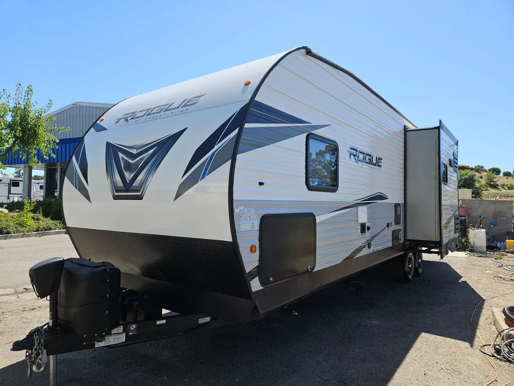 2021 Forest River Vengeance Rogue 26V, Photos photo 4
